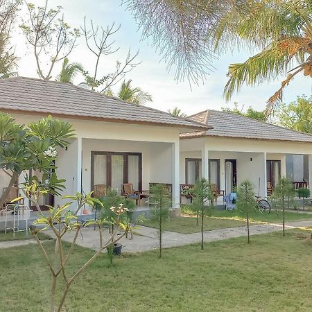 Nusa Indah Bungalows Gili Air Esterno foto