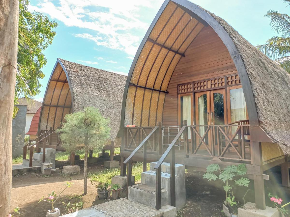 Nusa Indah Bungalows Gili Air Esterno foto